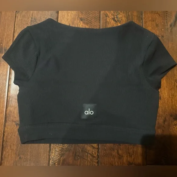 ALO Yoga Black Crop Top with padded size s - Picture 2 of 3